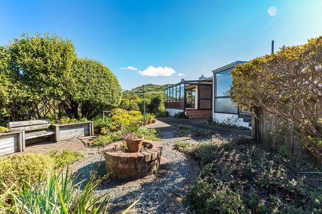 Photo of property in 22 Bushey Way, Maungaraki, Lower Hutt, 5010