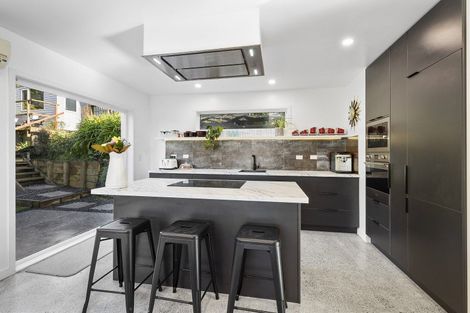 Photo of property in 3 Doris Gordon Crescent, Crofton Downs, Wellington, 6035