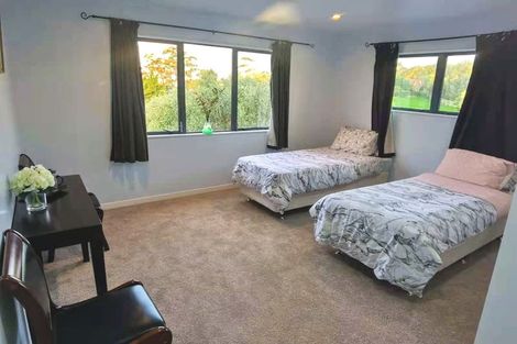 Photo of property in 4 Roberts Road, Matakatia, Whangaparaoa, 0930