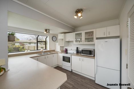 Photo of property in 41 Dalfield Place, Highbury, Palmerston North, 4412