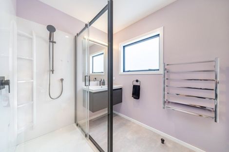 Photo of property in 11 Rewarewa Way, Timberlea, Upper Hutt, 5018