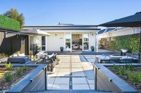 Photo of property in 25 Standish Street, Westown, New Plymouth, 4310