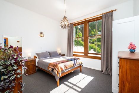 Photo of property in 6 Cameron Road, Bluff Hill, Napier, 4110