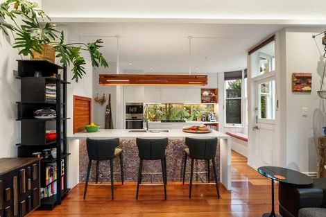 Photo of property in 57 Bolton Street, Kelburn, Wellington, 6012