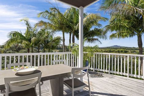 Photo of property in 46 Waterview Road, Stanley Point, Auckland, 0624