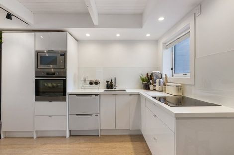 Photo of property in 18 Cottleville Terrace, Thorndon, Wellington, 6011