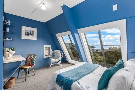 Photo of property in 112 Gloaming Hill, Titahi Bay, Porirua, 5022