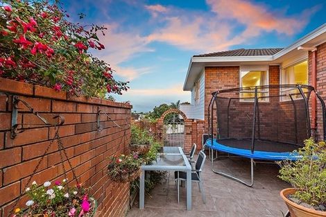 Photo of property in 2/16 Bluefin Way, West Harbour, Auckland, 0618