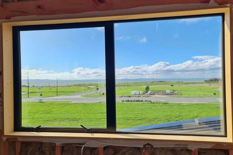 Photo of property in 8 Korowhiti Road, Clarks Beach, 2122