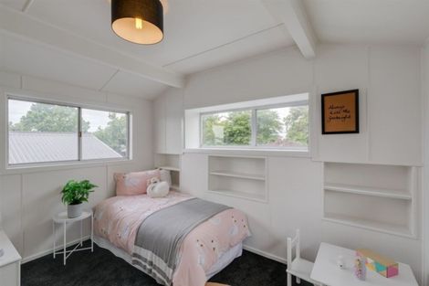 Photo of property in 43 Dunedin Street, Redwood, Christchurch, 8051