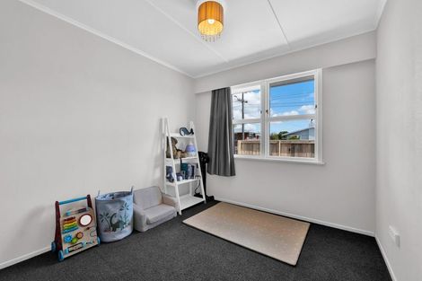Photo of property in 9 Manu Crescent, Upper Vogeltown, New Plymouth, 4310