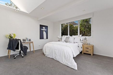 Photo of property in 16 Prestige Place, Castor Bay, Auckland, 0620