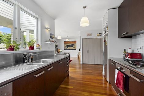 Photo of property in 8 Hargreaves Street, Mount Cook, Wellington, 6021