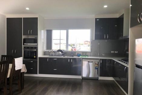 Photo of property in 17 Koroheke Road, Takanini, 2110