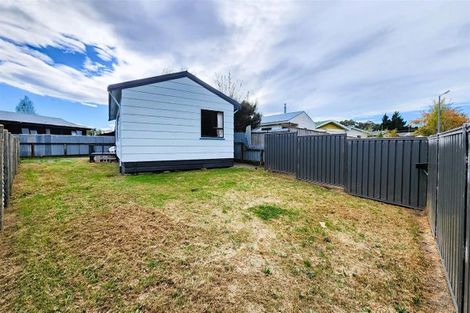 Photo of property in 12 Redwood Drive, Waipukurau, 4200