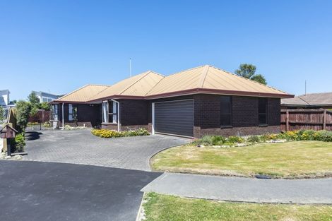 Photo of property in 8 Edron Place, Redwood, Christchurch, 8051