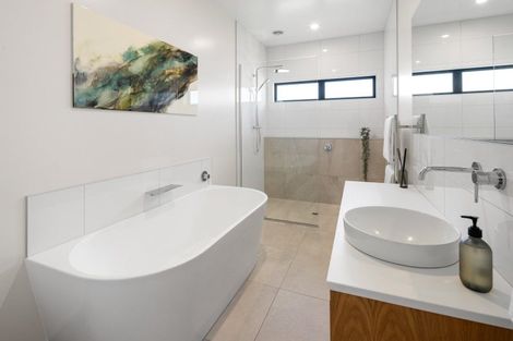 Photo of property in 63 Braid Road, St Andrews, Hamilton, 3200