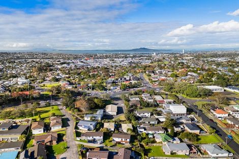 Photo of property in 2/4 Clare Place, Glenfield, Auckland, 0629