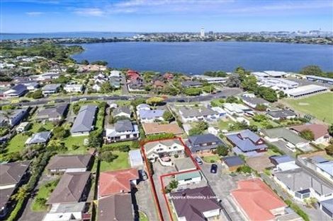Photo of property in 2/24 Shakespeare Road, Milford, Auckland, 0620