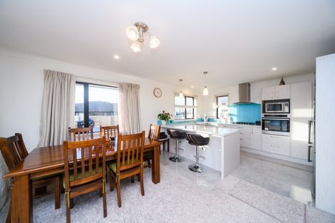 Photo of property in 19 Monaco Grove, Fitzherbert, Palmerston North, 4410