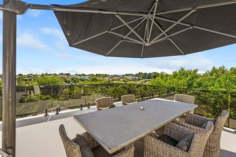 Photo of property in 7a Caledonia Place, Highlands Park, New Plymouth, 4312