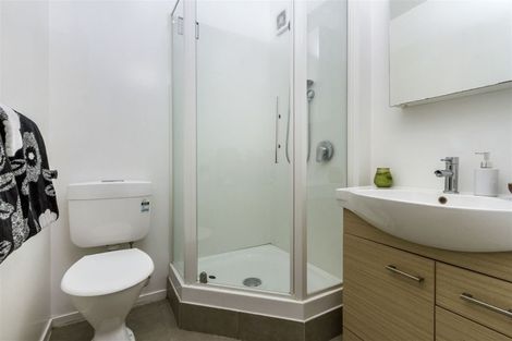 Photo of property in 208 Beach Haven Road, Beach Haven, Auckland, 0626