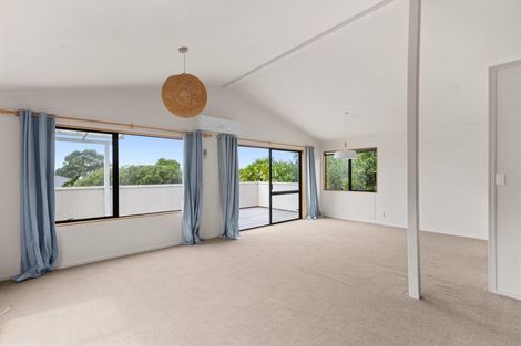 Photo of property in 4a Orewa Heights Crescent, Orewa, 0931