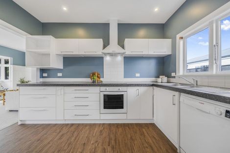 Photo of property in 167 Centaurus Road, Saint Martins, Christchurch, 8022