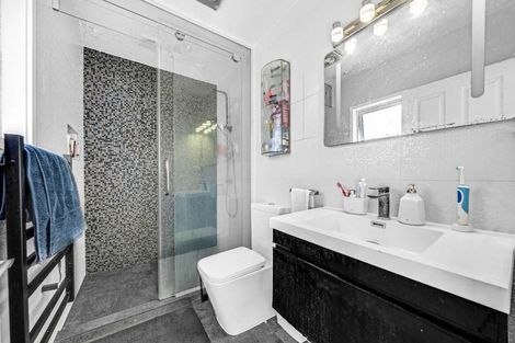 Photo of property in 2 Tudward Glade, Hillcrest, Auckland, 0627