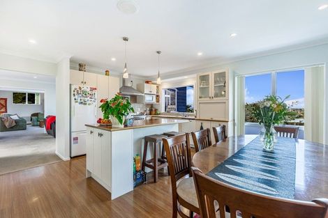 Photo of property in 17 Da Vinci Place, West Harbour, Auckland, 0618
