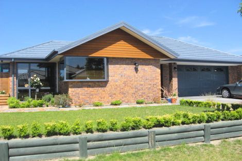 Photo of property in 3 Milkers Gate, Parklands, Christchurch, 8083