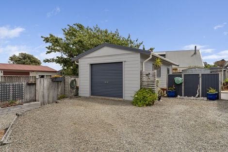 Photo of property in 33 Rutherford Drive, Waikanae Beach, Waikanae, 5036