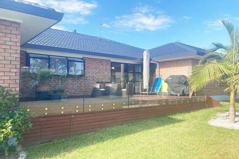 Photo of property in 2 Cesari Place, West Harbour, Auckland, 0618