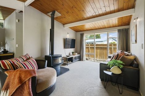 Photo of property in 8 Woodstock Place, Hokowhitu, Palmerston North, 4410