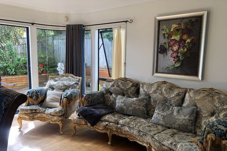 Photo of property in 10 Cricklade Terrace, Windsor Park, Auckland, 0632