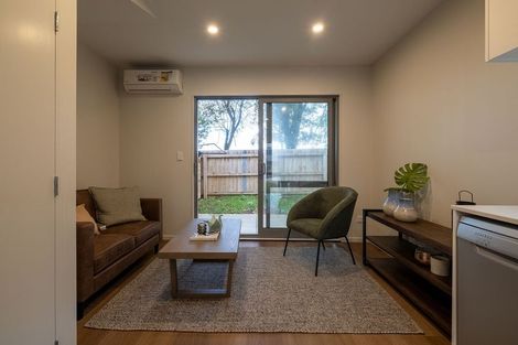 Photo of property in 28 Earlsworth Road, Mangere East, Auckland, 2024