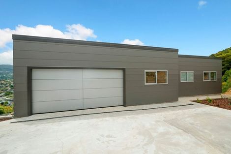 Photo of property in 43 Woodvale Grove, Fairfield, Lower Hutt, 5011