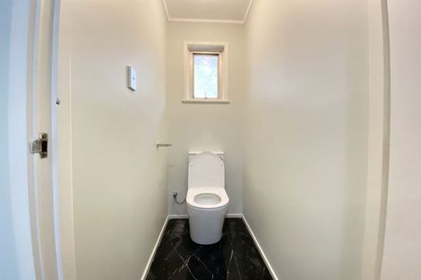 Photo of property in 13 Halcombe Place, Green Bay, Auckland, 0604