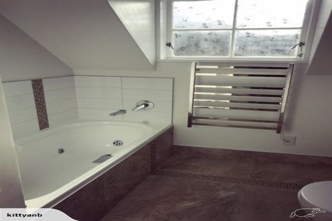 Photo of property in 17 Amapur Drive, Khandallah, Wellington, 6035