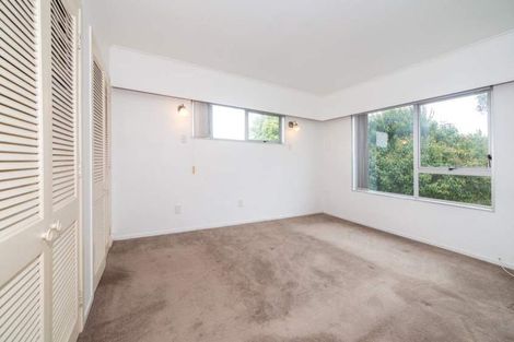 Photo of property in 33 Sunnynook Road, Forrest Hill, Auckland, 0620