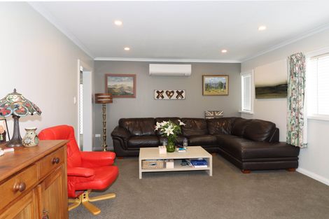 Photo of property in 6 Victoria Street, Carterton, 5713