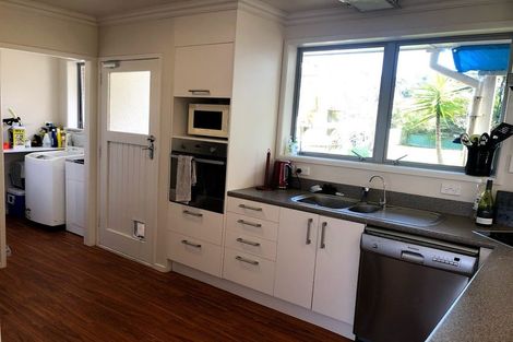 Photo of property in 3 Sandys Parade, Laingholm, Auckland, 0604