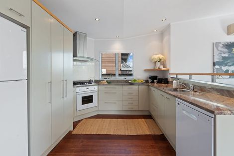 Photo of property in 2/2 Salem Place, Torbay, Auckland, 0630