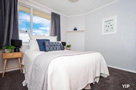 Photo of property in 8 Link Road, Newlands, Wellington, 6037