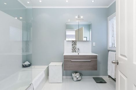 Photo of property in 896 Whangaparaoa Road, Manly, Whangaparaoa, 0930