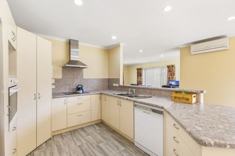 Photo of property in 11 Grabella Place, Papamoa Beach, Papamoa, 3118