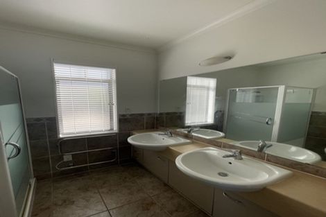 Photo of property in 1 Pepperdine Place, Albany, Auckland, 0632