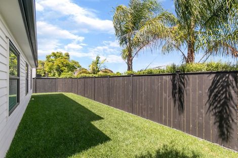 Photo of property in 158b East Coast Road, Forrest Hill, Auckland, 0620