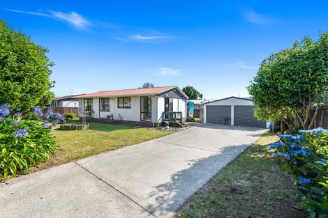Photo of property in 121 Shifnal Drive, Randwick Park, Auckland, 2105