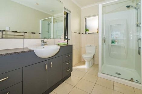 Photo of property in 8 Spring Valley Place, Oteha, Auckland, 0632